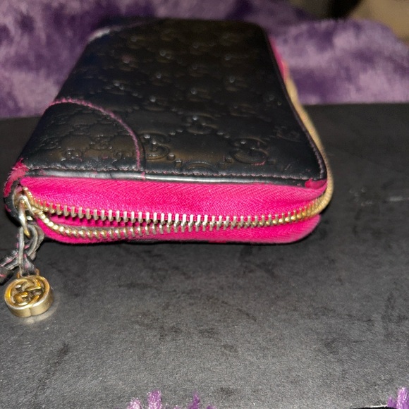 GUCCI GG GUCCISSIMA LEATHER
LONG ZIPPERED, MONOGRAM BLACK & PINK WALLET. - Picture 7 of 15